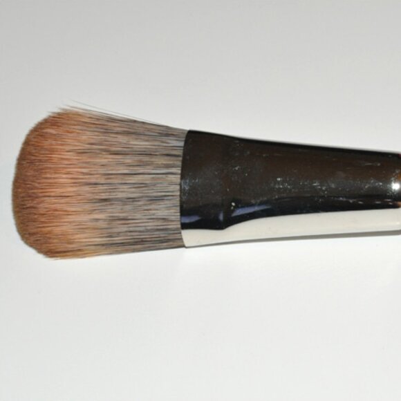 MAC 189 Face Brush - Picture 2 of 2